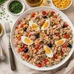Recette salade de riz au thon : salade de riz au thon, tomates, maïs et vinaigrette